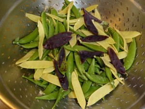 Das beste Gemüse für Anfänger, wenn man wenig Zeit hat und den Balkonggarten: Zuckerschoten, Erbsen und Bohnen gut geeignet