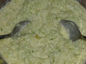 Gurkensalat Rezept mit Mehlschwitze und Sahne