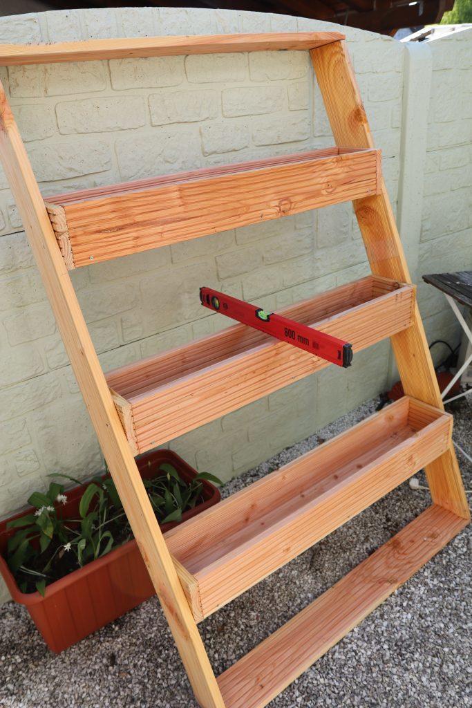 Pflanztreppe selber bauen fürs Vertical Gardening – – Garten, Balkon & Genuss