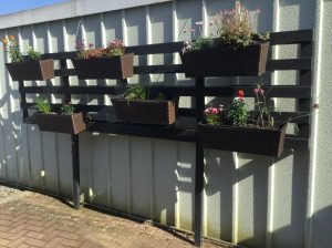 Paletten im Garten: Bau Anleitung für einen vertikalen Garten