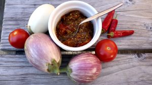 Indisches Auberginen Chutney Rezept, gut zum Einkochen von Auberginen