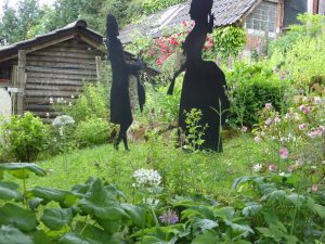 Rasenanteil im Garten reduzieren, spart Wasser.